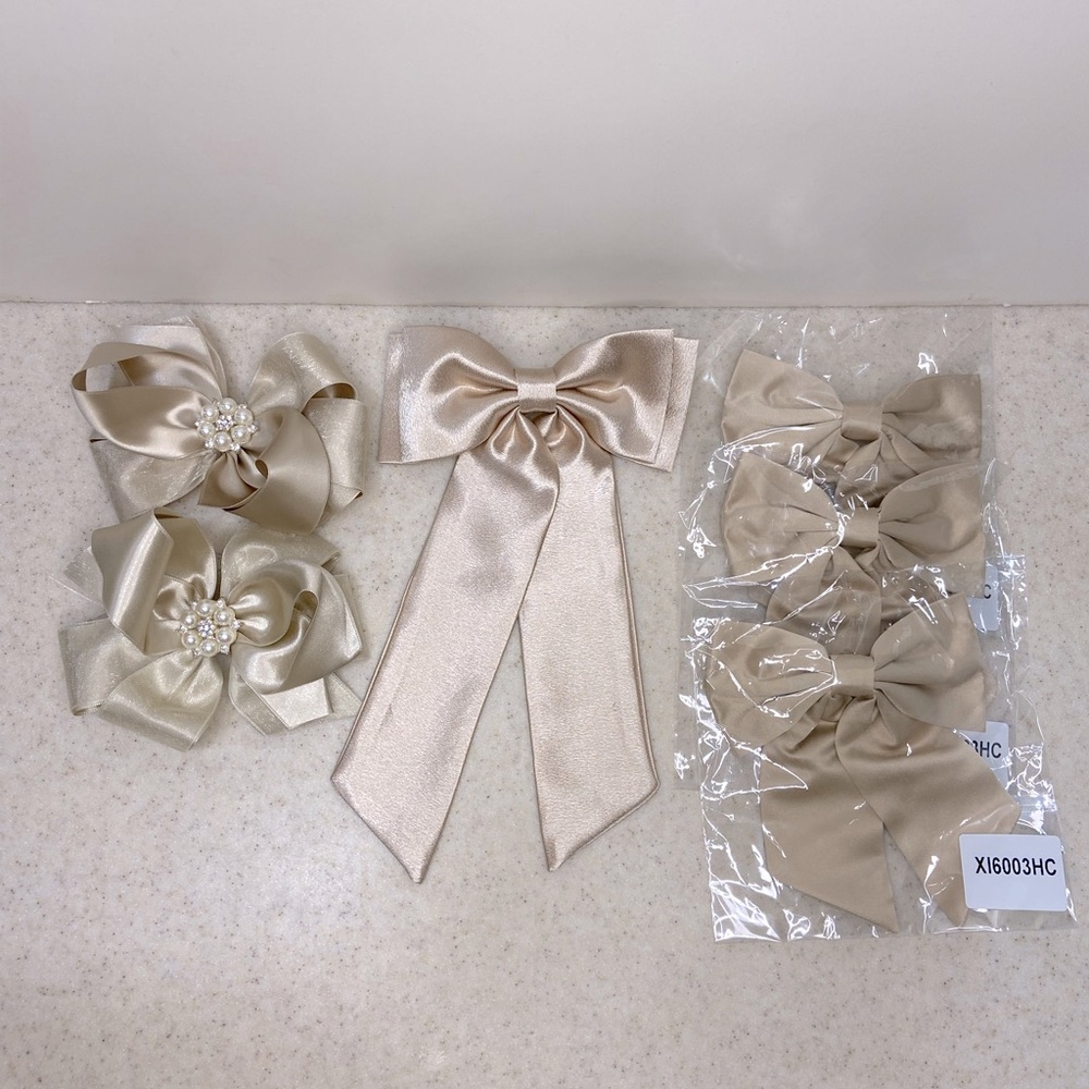 Set of 6  hair bows NIP cream
